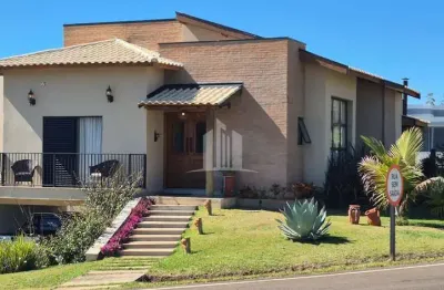 Casa no Condomínio Riviera Santa Cristina XIII - Paranapanema