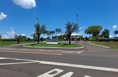 Um belo terreno e o lugar ideal para construir a casa dos seus sonhos !