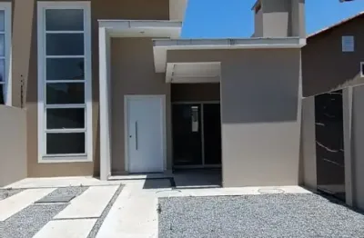 Excelente casa linear - sala com pé direito duplo, 3 quartos, sendo 1 suíte - Ouro Verde -  Rio das Ostras