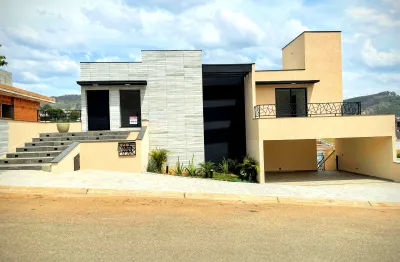 Residencial Terras de Santa Cruz Casa Nova com 370 M2 de Área Construíd