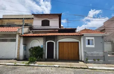 Sobrado à venda com 170 m² àrea construída, 3 dormitórios, churrasqueira e 3 vagas de garagem - tat