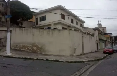 Casa em terreno de 215m², 4 casas, 4 vagas, 300m² área construida, possibilidade de construir mais