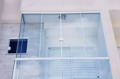 Lindo sobrado à venda, com 90 m², 3 dormitórios (sendo 1 suíte) com sacada e 2 vagas de garagem!!!