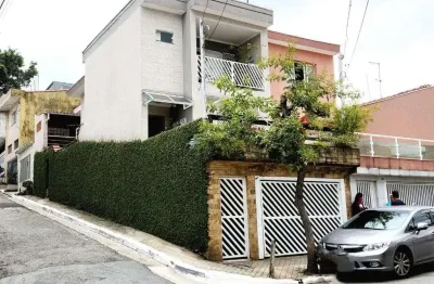 Lindo e amplo sobrado com 200 m² de área construída, 2 dormitórios (sendo 1 suíte), 1 vaga + edícul