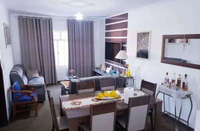 Sobrado grande em rua tranquila, com 5 dormitórios em 2 casas independentes, ótimo para moradia ou