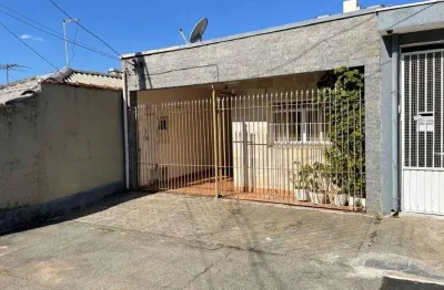 Casa espaçosa e térrea de vila tranquila, 2 dormitórios e garagem fechada, 94m² de construção - vil