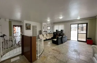 Cobertura duplex com piscina e churrasqueira, 4 dormitórios e 3 vagas, 320 m² de área útil no coraç