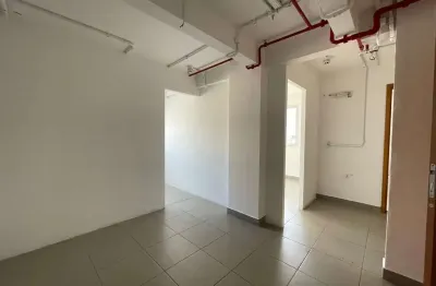 Sala comercial em prédio com portaria 24h, pronta para uso, bem localizada próximo ao metrô carrão