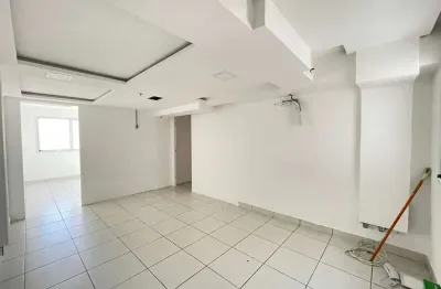 Sala comercial ideal para escritório ou consultório, em prédio 24h, pronta para uso, próximo ao met