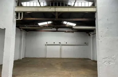 Galpão c/ 380 m³, 300 m² no térreo e 80 m² piso superior, revisado , elétrica, hidraulica , telhado