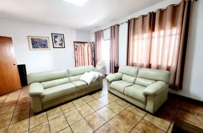 Sobrado para locação na vila bertioga, com 3 dormitórios (sendo 1 suíte), sala e cozinha amplas, 2