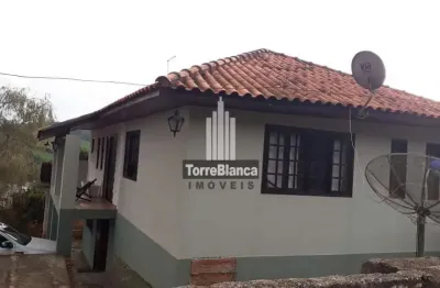 Casa à venda, 3 quartos, de esquina, no bairro periquitos