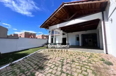 Sobrado semimobiliado para locação, 4 quartos, espaço externo, bairro jardim carvalho.