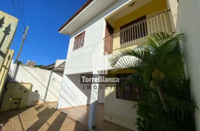 Oportunidade única: sobrado de 3 quartos próximo ao centro!
