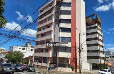 Apartamento central à venda com 3 quartos, suíte com banheira e 2 vagas de garagem