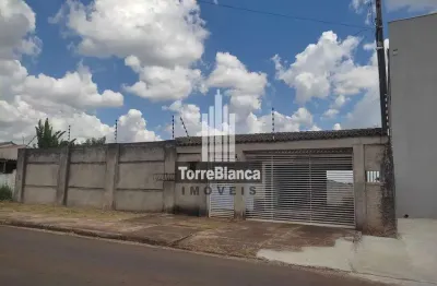 Casa à venda com 2 quartos e quintal amplo, próxima ao hospital regional