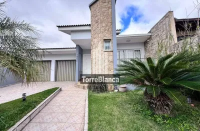 Casa mobiliada com piscina para locação, 4 quartos sendo 2 suítes, edícula com churrasqueira, 2 vag