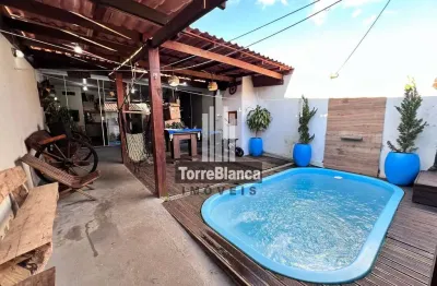 Casa à venda, semimobiliada com piscina, 2 quartos, 3 vagas, edícula com churrasqueira, 87m²