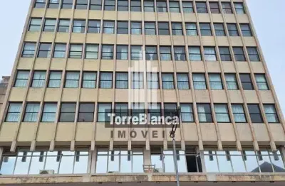 Apartamento central à venda com 3 quartos, 1 vaga, portaria 24h e elevador