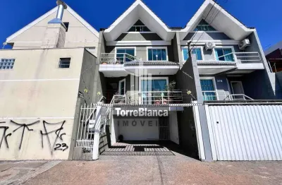 Sobrado triplex para venda e locação com 3 quartos em uvaranas.