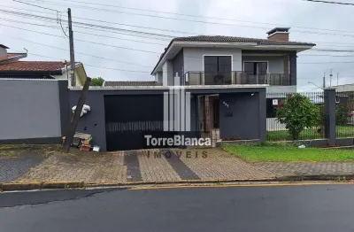 Sobrado de alto padrão à venda com 4 quartos, piscina e garagem para 4 carros