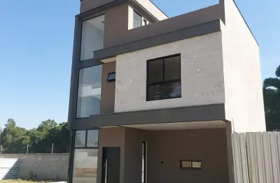 Excelente sobrado/triplex a venda na Barreirinha, Curitiba Paraná.