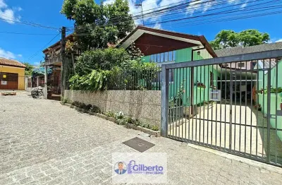 Casa com ampla garagem em condomínio a venda, Boa Vista, Curitiba.