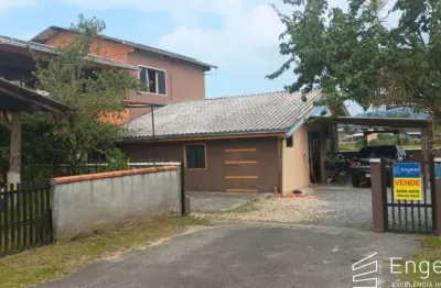 Casa com 6 quartos à venda no Centro, Guaramirim 