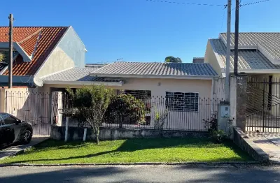 Linda casa térrea no bairro pinheirinho com quatro quartos e amplo quintal