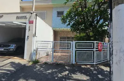 Casa para locação de alto padrão na Vila Gomes Cardim, São Paulo-SP: 3 quartos, 1 suíte, 1 sala, 2 banheiros, 2 vagas, 141m².
