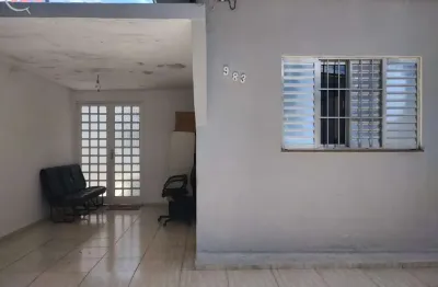 Casa à venda em São Paulo-SP, Vila Regente Feijó: 2 quartos, 2 salas, 1 banheiro, 3 vagas de garagem, 71m². Imperdível!
