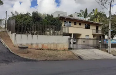 Vendo 3 imóveis juntos na região de curitiba pr bairro augusta atrás da volvo.