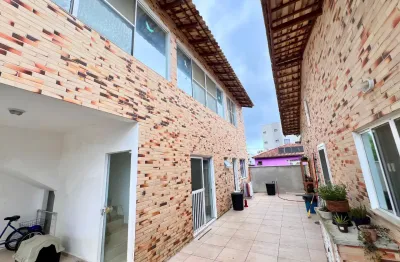 Casa semi mobiliada com edícula de dois andares em itapoá/sc