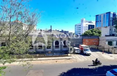 Apartamento com 3 quartos à venda na Rua Tiradentes, 35, Independência, Porto Alegre por R$ 660.000