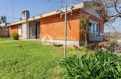 Casa com 5 quartos à venda na Rua Felipe Becker, 178, Três Figueiras, Porto Alegre por R$ 2.500.000