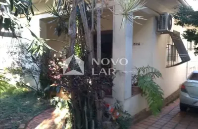 Casa com 3 quartos à venda na Avenida Encantado, 374, Petrópolis, Porto Alegre por R$ 2.400.000