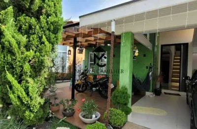 Casa toda com móveis planejados à venda em condomínio em Taubaté.