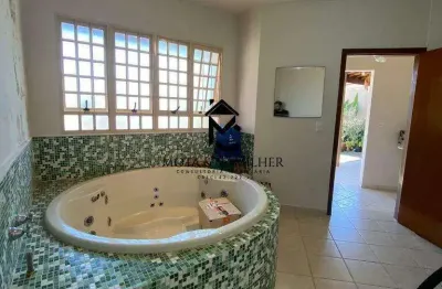 Casa com varanda Gourmet em via pública à venda no Jardim das Nações.