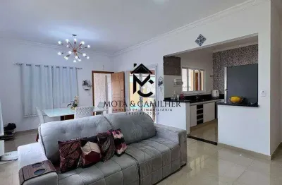 Casa com varanda Gourmet e piscina à venda em condomínio em Taubaté.