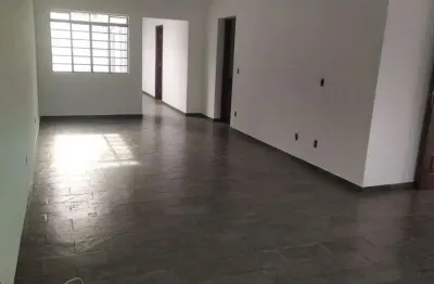 Casa à venda em Taubaté - Vila Jaboticabeira | 3 Quartos, 2 Vagas, 230 m²