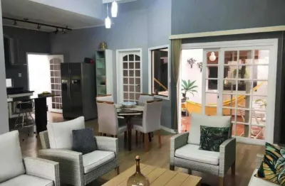 Casa com 3 dormitórios à venda, 230 m² por R$ 950.000 - Centro - Caçapava/SP