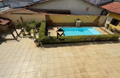 Sobrado com piscina á venda no bairro São Cristovão em Taubaté