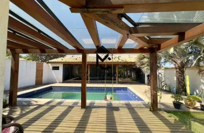 Casa térrea com piscina, em via publica para locação no Lessa em Pindamonhangaba