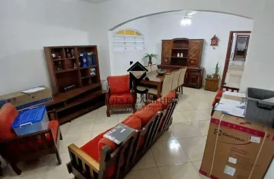 Casa com 3 quartos para alugar na Avenida Professor Walter Thaumaturgo, Jardim das Nações, Taubaté