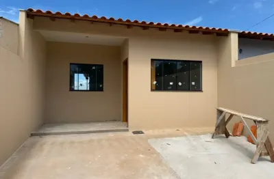 Casa Nova - com 3 amplos  quartos, Sala de dois ambientes, circulação ampla