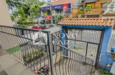 Casa com 3 quartos à venda na Rua General Pedro Bittencourt, 254, Passo da Areia, Porto Alegre por R$ 880.000