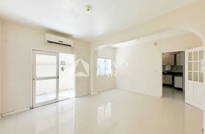 Apartamento com 3 quartos à venda na Rua Santo Antônio, 876, Bom Fim, Porto Alegre por R$ 385.000