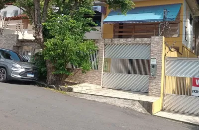 Excelente sobrado no conjunto Vila Municipal, 3 suítes, edícula e muito mais