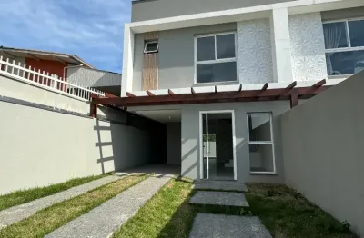 Sobrado com 3 dormitórios sendo 1 suíte e 2 vagas de garagem no Bairro Espinheiros em Itajaí