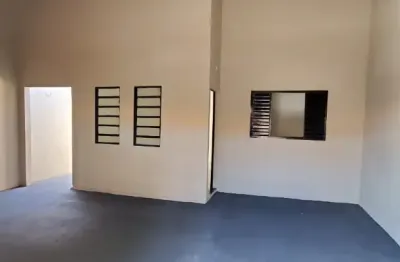 Casa de 2 Quartos com Fino Acabamento e Vaga Coberta – Localização Privilegiada